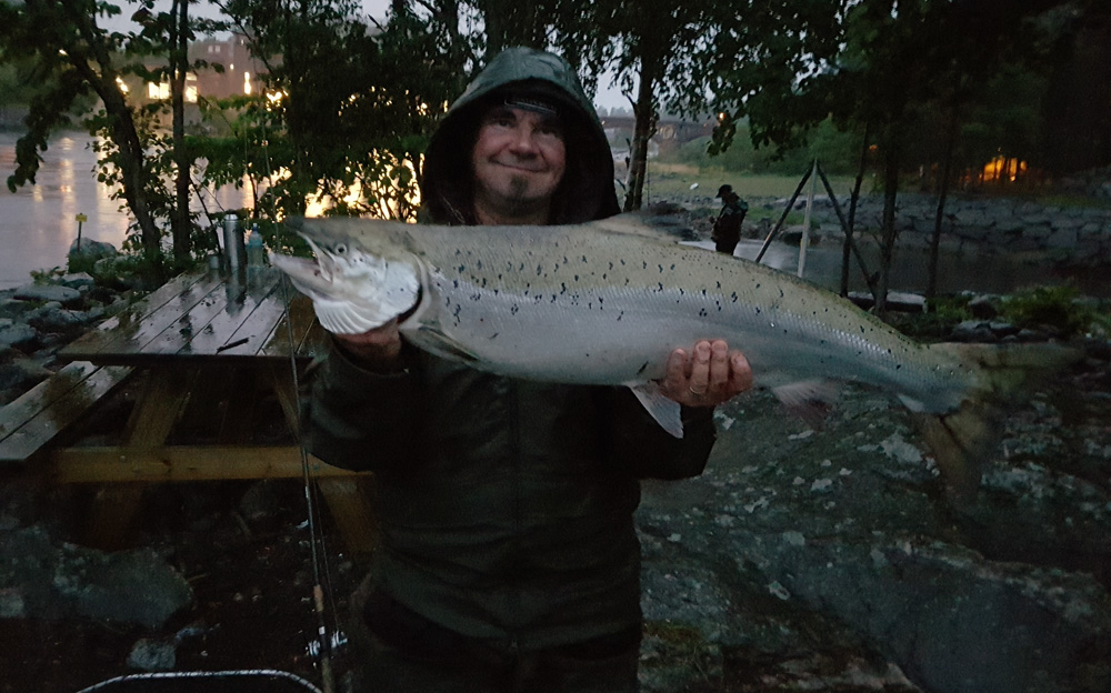 Ari Mukka med älvkarlebylax 11,2 kg.